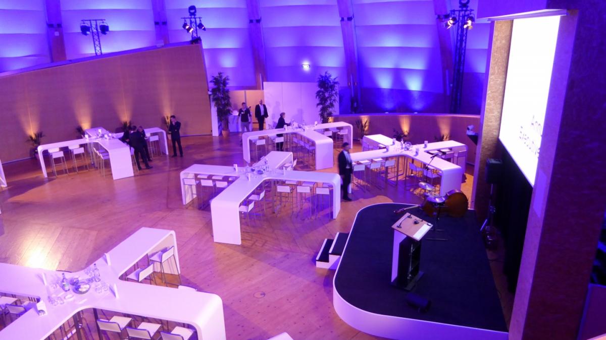 Globe Cocktail 1