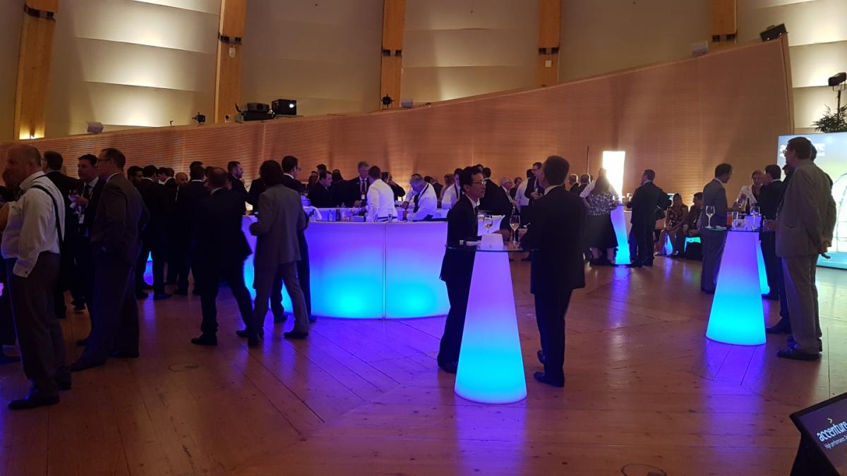 Globe Cocktail 2
